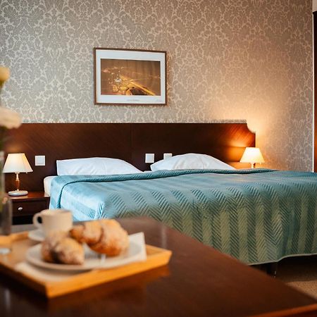 גדינייה Hotel Kuracyjny Spa & Wellness מראה חיצוני תמונה