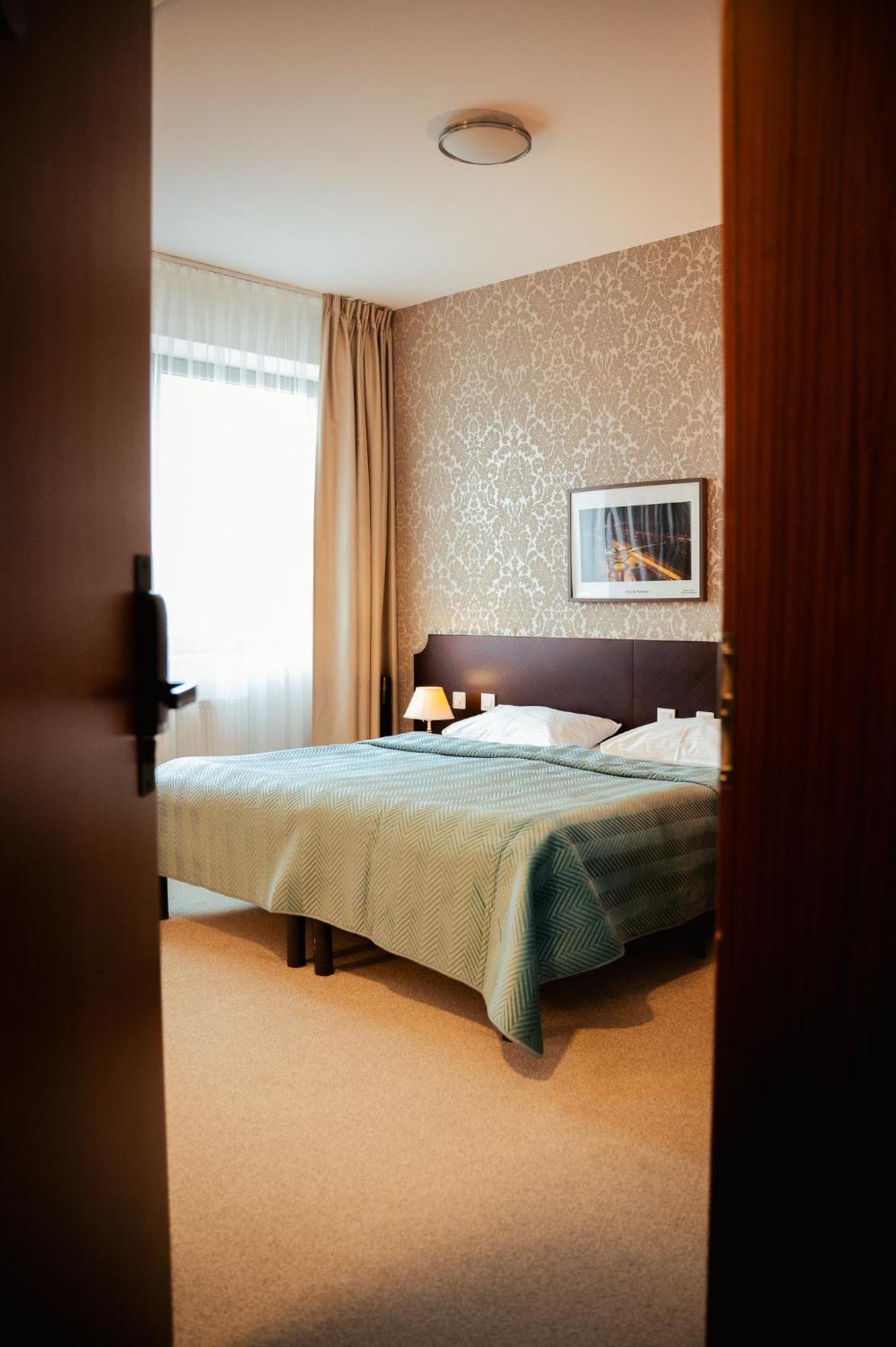 גדינייה Hotel Kuracyjny Spa & Wellness מראה חיצוני תמונה